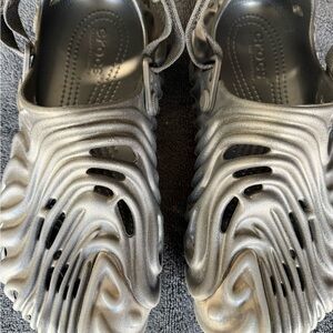 CROCS SALEHE BEMBURY BLACK SIZE 8